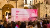 Cáceres acoge la presentación de una nueva edición de 'Flechas Rosas' con una amplia fotogalería