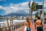 Canarias registra alivio térmico pero sigue el ambiente veraniego y rachas de viento fuertes