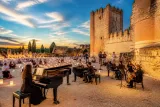 Coca acoge el festival ‘Noche en Blanco y Negro’ con pianos en sus monumentos el 18 de julio