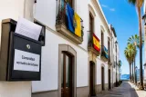 Colgar la bandera en el balcón: qué dice la ley y cuándo puede costar hasta 3.000 euros