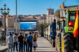 Festejos, paneles gigantes y fútbol: la provincia vive un fin de semana con actividades y polémicas