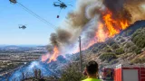 Incendio cerca de la ciudad obliga a movilizar helicópteros y corta suministro en zonas de Lorca