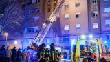 Incendio en un piso de Fuenlabrada obliga a desalojos y deja una mujer con intoxicación leve