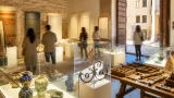 La Sala Iberia reúne a casi treinta artesanos de la provincia en una muestra sobre oficio y tradición