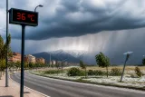 León en alerta por calor y tormentas: hasta 36 ºC y riesgo de granizo y rachas fuertes