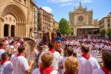 Pamplona celebra el 7 de julio entre procesión, jotas y los tradicionales “momenticos”