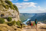 Pasarelas sobre el Ebro: una escapada fácil y paisajística a los Hocinos, a tiro de fin de semana