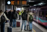 Retrasos en trenes entre Madrid y Ourense mantienen la incertidumbre en viajeros