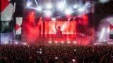 Robbie Williams emociona y domina el Bilbao BBK Live en Kobetamendi