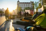 Santander en vilo: la Feria de Santiago depende de una medida cautelar y jóvenes acampan por sus abonos