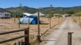Un camping de la Fueva avisa: «no hay sombra» en las parcelas y pide informarse antes de venir