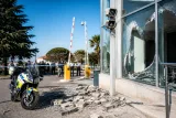 Un motorista rompe cámaras y cristales en la sede de la Policía Local de Santander