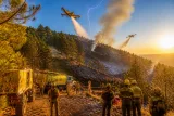 Un rayo provoca un incendio forestal en Uña y moviliza a la BRIF y medios aéreos