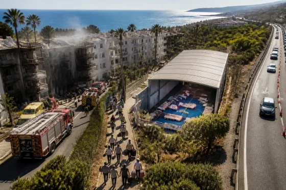 Estepona: autorizada la vuelta de vecinos desalojados por el incendio en Benahavís