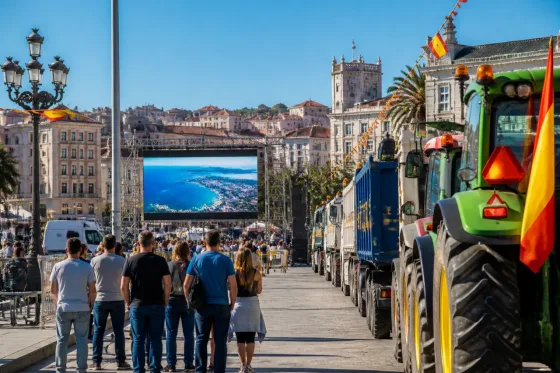 Festejos, paneles gigantes y fútbol: la provincia vive un fin de semana con actividades y polémicas