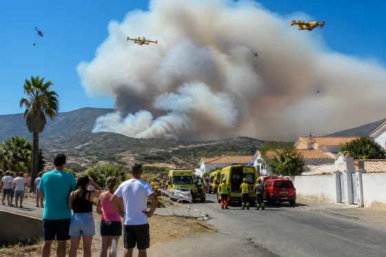Incendio en Los Gallardos eleva a emergencia y obliga a evacuar zonas de Almería