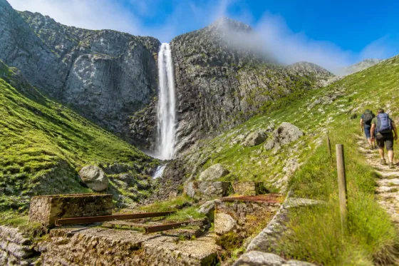 La cascada de Aitzondo: 100 metros de caída y una ruta destacada en Peñas de Aia