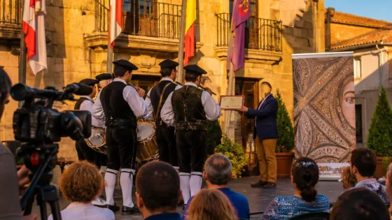 Los Dulzaineros Vino Aquilino reciben el XXI Premio Javier Cortes por preservar el folclore palentino