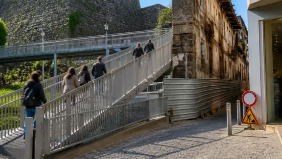 Lugo estrena pasarela en Montero Ríos para mejorar la conexión con Carril das Flores