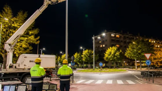 Obras de alumbrado en Orihuela en la plaza Josefina Manresa, un ejemplo sobre seguridad y eficiencia