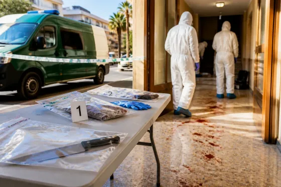 Registro en Málaga tras el doble crimen de Mijas deja un cuchillo y restos de sangre