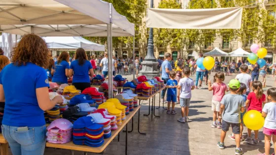 Reus acoge la jornada solidaria «Posa’t la Gorra!» a favor de niños y familias con cáncer