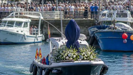 Ribadeo recupera la procesión marítima del Carmen adaptada al ritmo de la marea