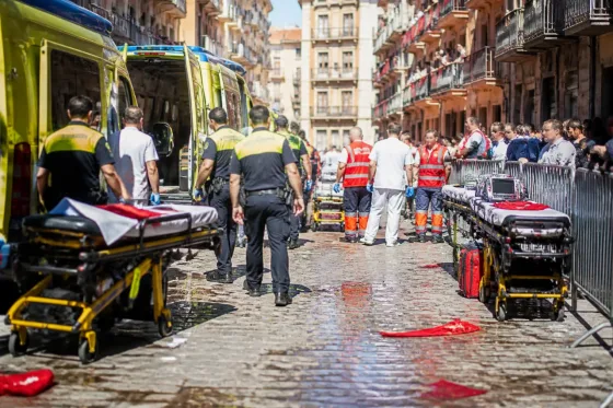 Treces trasladados y varios heridos leves en el accidentado tercer encierro de Sanfermines