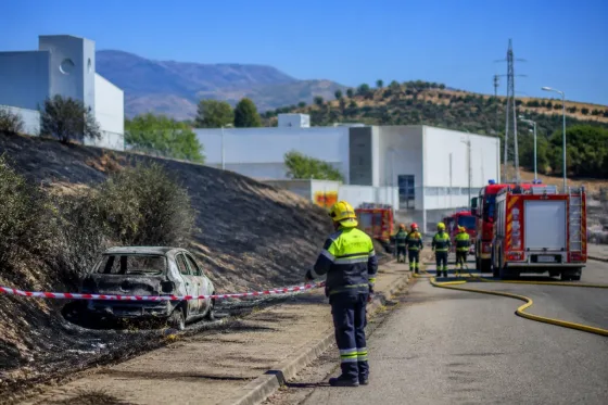 Vélez-Málaga moviliza recursos ante varios incendios y la investigación de su posible origen intencionado