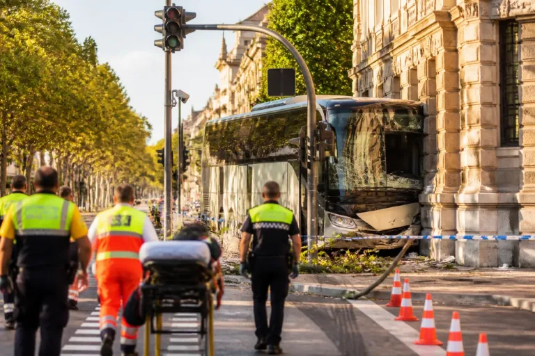La investigación del autocar siniestrado en Lleida apunta a un error al acelerar