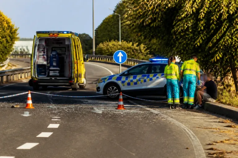 Accidente en A Coruña: una ambulancia atropella a dos personas en San Cristóbal