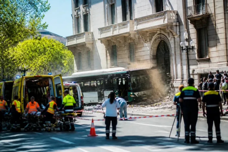 Accidente en la Rambla Ferran deja heridos y conmociona a la ciudad de Lleida