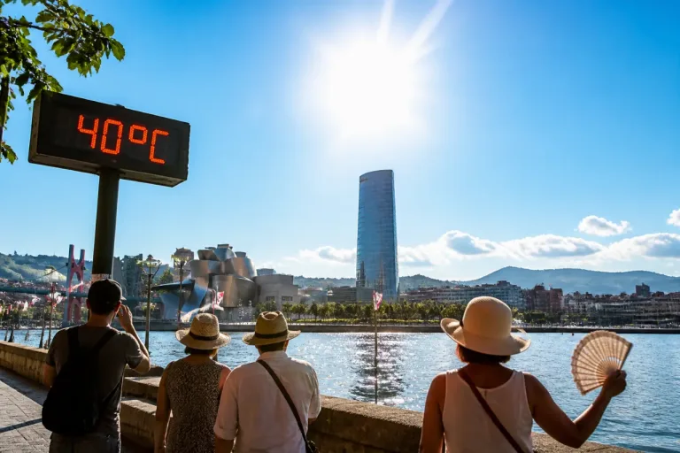 AEMET anuncia jornada cálida y soleada en Bilbao con brisas costeras y nubes en el sur de Álava