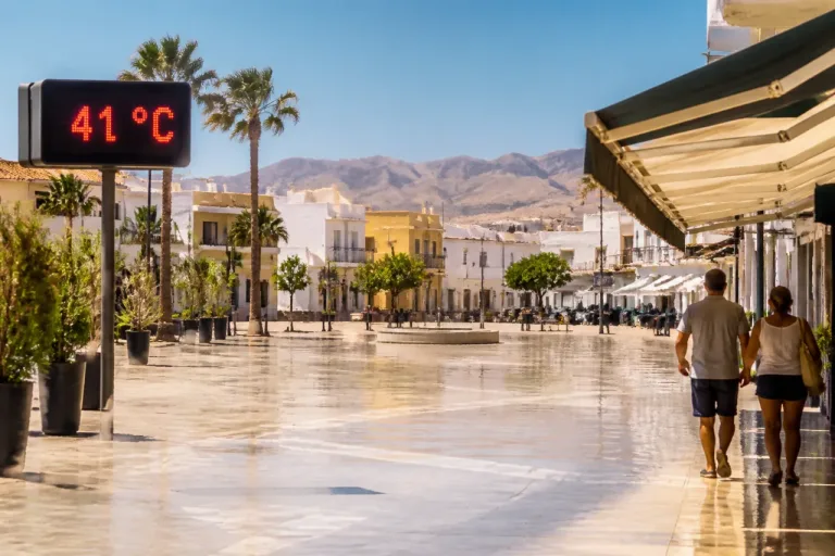 Almería activa alerta naranja por ola de calor con máximas de hasta 41 ºC