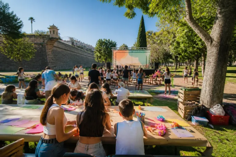 Badajoz lanza 'Vive el Verano 2026' en el parque de la Legión con talleres y cuentacuentos
