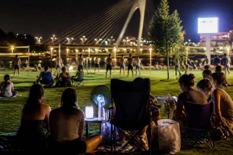 Badajoz soporta noches a 34 ºC y el Parque del Río se convierte en refugio ciudadano