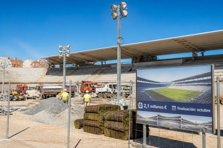 Badalona inicia la reforma del Nou Estadi con la vista puesta en octubre