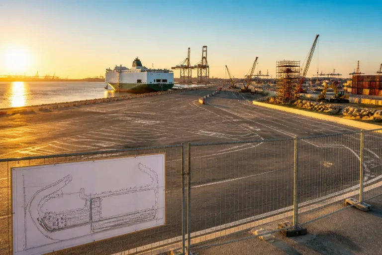Baleària solicita en Valencia una terminal propia y el Puerto abre competencia por el espacio
