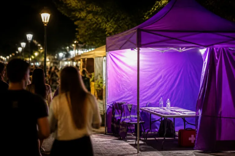 Barakaldo refuerza prevención y acompaña con un Punto Lila y educadoras de calle en El Carmen