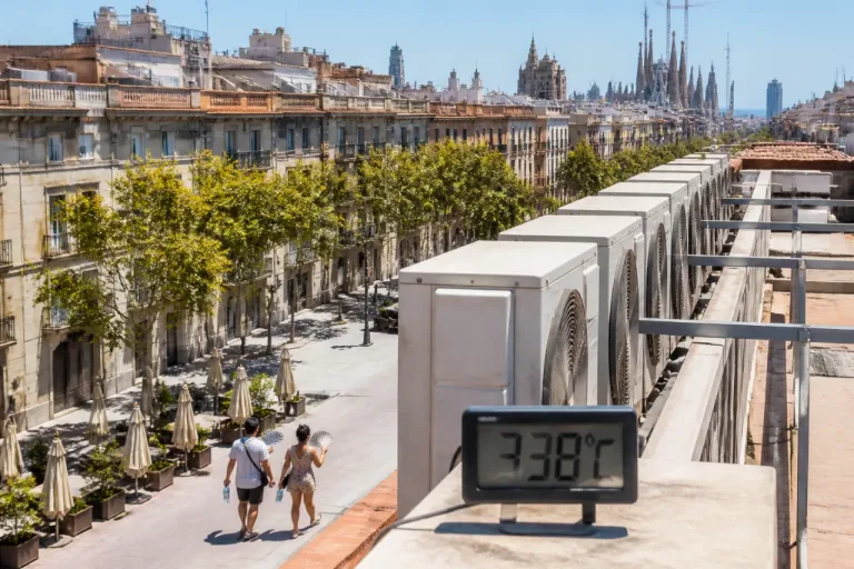 Barcelona afronta jornadas de calor extremo con registros cercanos a los 38 ºC