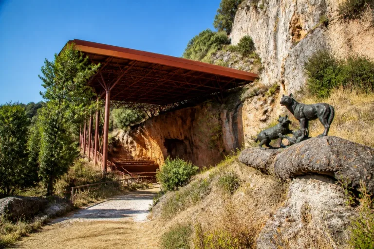 Burgos mantiene su respaldo a Atapuerca con 14.000 euros para investigar la evolución de los cánidos