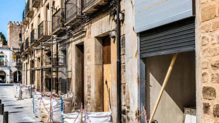 Cáceres: 63 locales comerciales se han convertido en viviendas en dos años