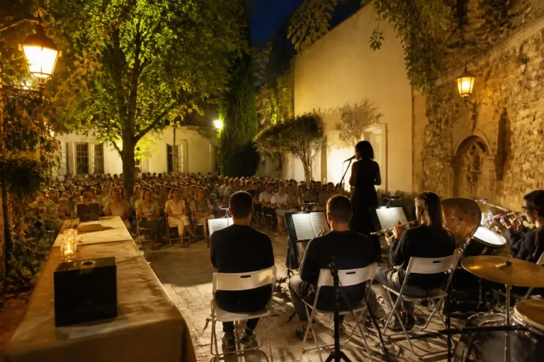 Cáceres acoge un concierto benéfico de coplas para ayudar a los afectados por los terremotos en Venezuela