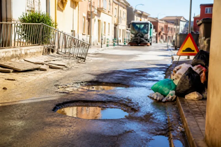 Cartagena: vecinos de Las 600 reclaman arreglo de socavones, aceras y mejor limpieza