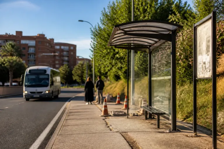 Casa Plata, en Cáceres, exige mejoras en transporte, seguridad vial y mantenimiento urbano