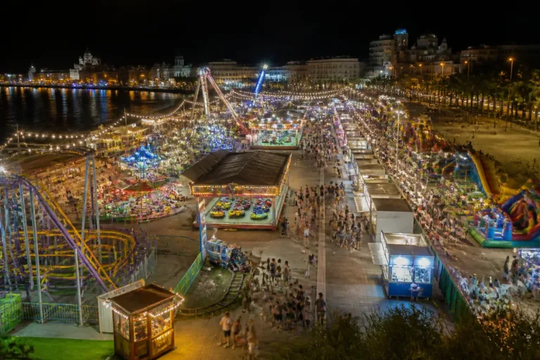 Chipiona estrena un parque de atracciones junto a la playa y refuerza la oferta de ocio en Cádiz