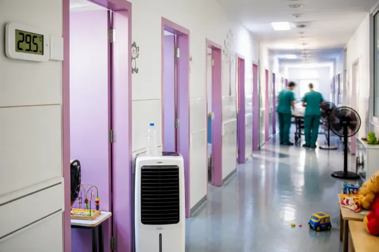 Cinco consultas de Pediatría del Materno-Infantil de Jaén permanecen sin climatización en pleno verano