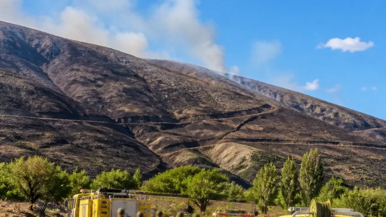Controlado y rebajado a nivel cero el incendio de Caboalles de Arriba tras varios días de movilización