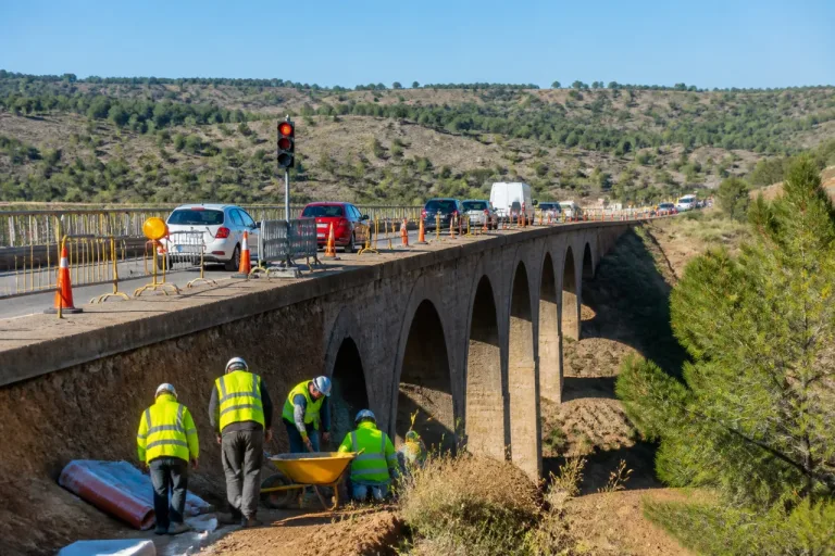 Corte de carril en la N-420 cerca de Alfambra hasta octubre por la reparación del viaducto