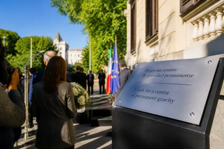 Madrid rinde homenaje a Franco Battiato con una placa que recoge su vínculo con España